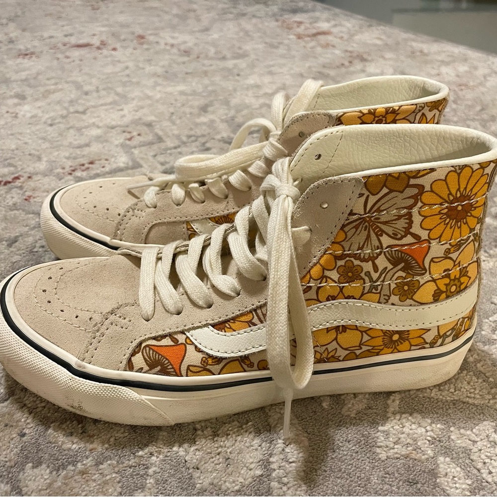Vans Trippy Floral Women’s Hi-Top Ultra Cush Shoe Size 6.5